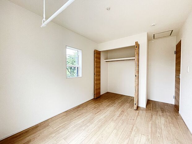 【洋室】収納が充実しているので、居住スペースを広く使えます。 