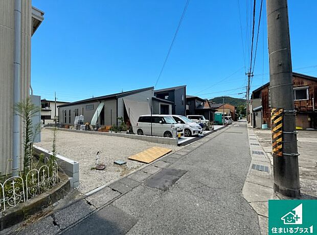 周辺は落ち着いた街並みの住宅地！子育てがしやすい住環境です！まだ未完成ですが、現地でしかわからない事もございます。是非一度ご覧ください。