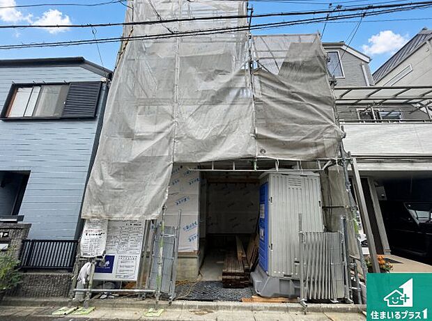 周辺は落ち着いた街並みの住宅地!子育てがしやすい住環境です!まだ未完成ですが、現地でしかわからない事もございます。是非一度ご覧ください。