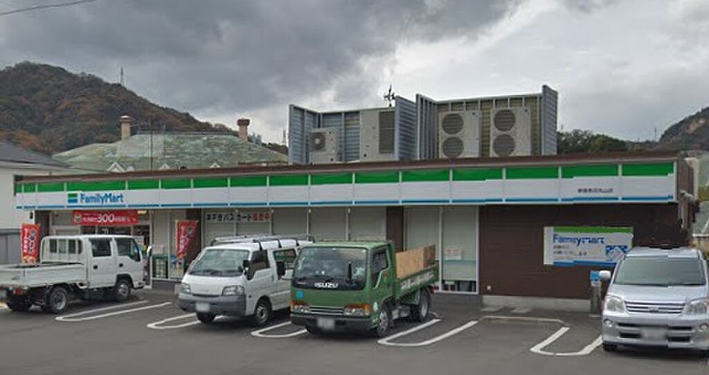 ファミリーマート 柳屋長田丸山店：徒歩2分(130ｍ)