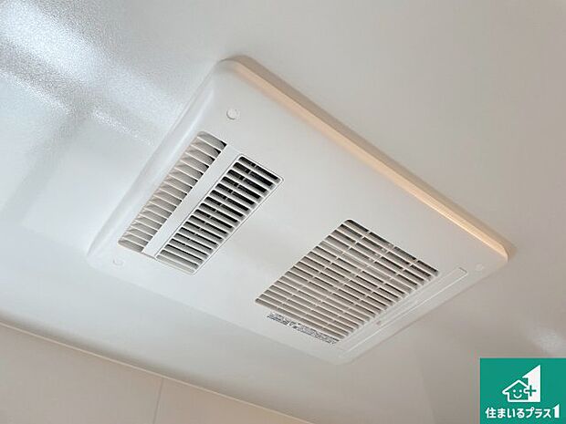 【浴室暖房乾燥機】四季を通して快適なバスライフをお手伝いする浴室暖房乾燥機！浴室の乾燥・暖房・涼風・換気はもちろん、２４時間換気にも対応！ 