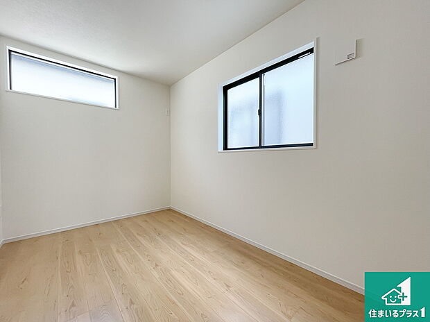 【洋室】シンプルな洋室は、自分好みのインテリアが楽しめます♪ご家族とインテリアや家具を選びに行くのは新築購入時の醍醐味の一つです。ぜひお楽しみください♪