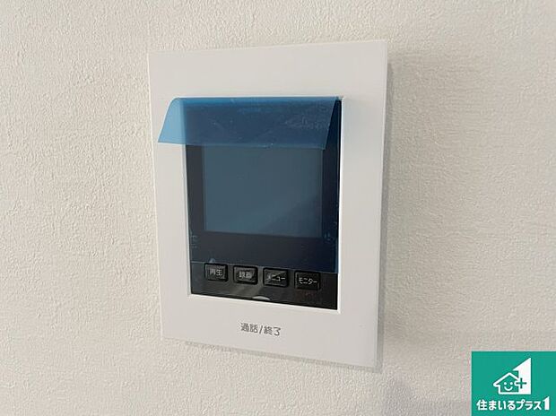 【カラーモニターインターホン】声だけでなく来訪者の姿や顔がモニターで確認できるので、小さなお子様がいらっしゃるご家庭でも安心できます!