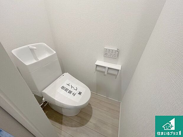 【トイレ】2ヶ所にあるので、朝の忙しい時間の順番待ちもなく、深夜の利用にも大変便利です。