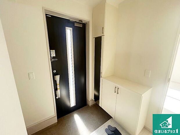 【玄関】シューズボックスにはたくさんの靴が収納できるので玄関周りはいつもスッキリ!ご家族が増えても安心!