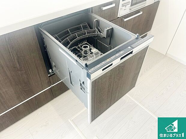 【食器洗浄乾燥機】食事後の一仕事、食器洗いをボタン一つでお任せできちゃいます!場所を取らないビルトイン式なので、お料理スペースもしっかり確保!