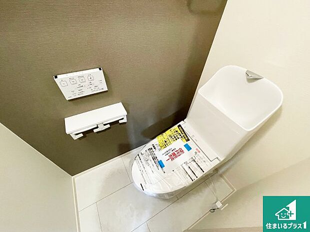 【トイレ】1・2階の2ヶ所にあるので、朝の忙しい時間の順番待ちもなく、深夜の利用にも大変便利です。