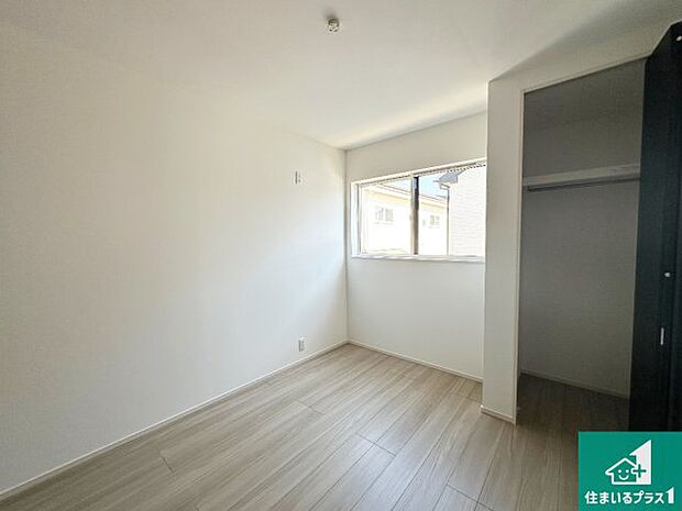 【洋室】収納スペースが充実しているので子供の成長に合わせてたくさん収納ができます!家族構成に合わせた様々な活用ができる収納!