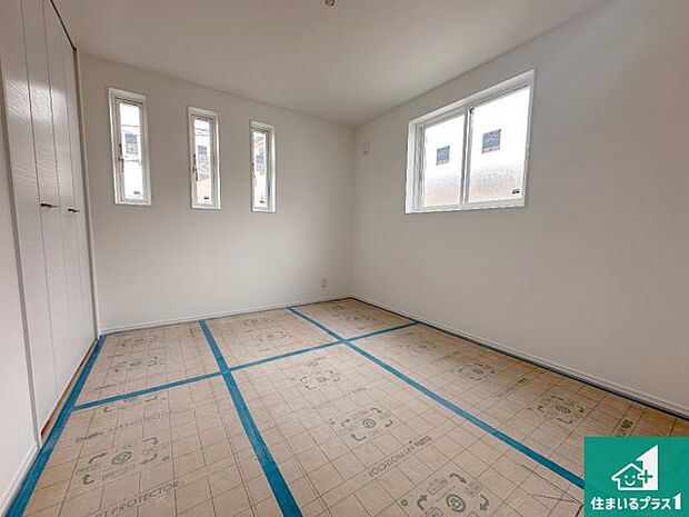 【洋室】シンプルな洋室は、自分好みのインテリアが楽しめます♪ご家族とインテリアや家具を選びに行くのは新築購入時の醍醐味の一つです。ぜひお楽しみください♪