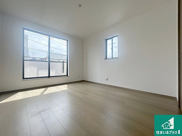 【洋室】シンプルな洋室は、自分好みのインテリアが楽しめます♪ご家族とインテリアや家具を選びに行くのは新築購入時の醍醐味の一つです。ぜひお楽しみください♪