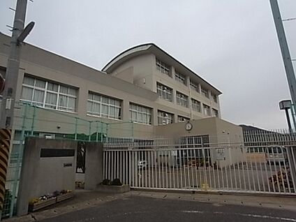 神戸市立丸山中学校 徒歩880m