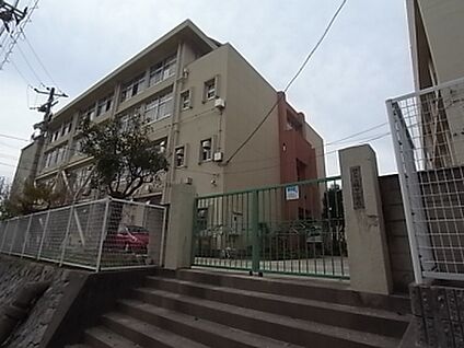 神戸市立鶴甲小学校 徒歩320m