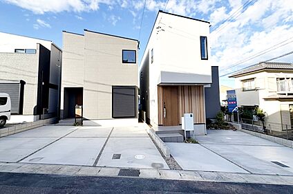 □Photo/(右から)1号地、2号地外観□