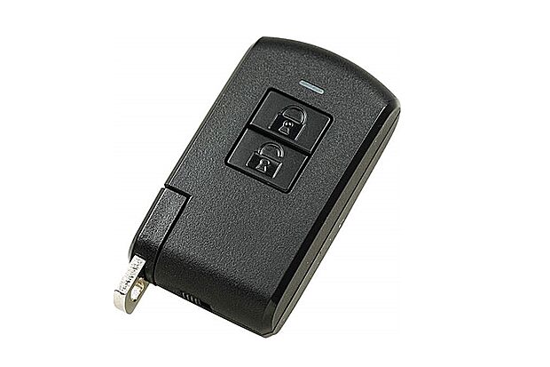 【玄関キー（eエントリー）】エントリーキーを携帯し、タッチボタンを押すだけで施錠・開錠ができます。防犯面に配慮したリロック機能付。