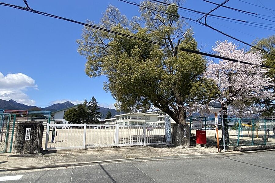 菰野小学校　徒歩12分