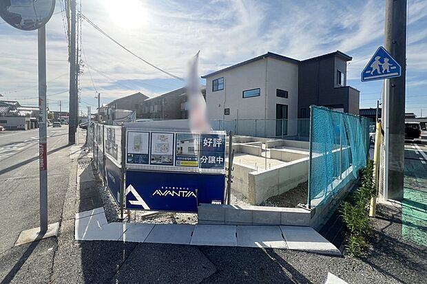 【Photo/現地写真（2026年6月撮影）】日高小学校まで徒歩8分！お子様の通学も安心の住環境です。