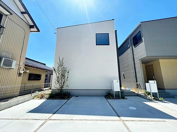 【現地外観写真】■3号地
閑静な住宅街のためお子様もにびのび育てることができそうです。