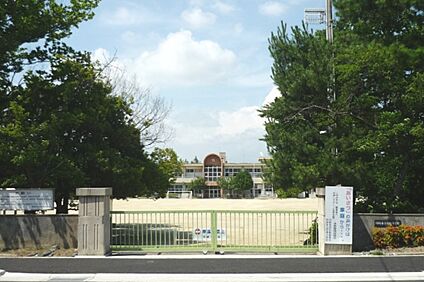 羽根小学校 約450～460ｍ(徒歩6分)