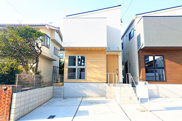 【外観写真(２号地）】
イオン(守山店)　徒歩8分、カインズ(名古屋守山店)　自転車5分。暮らしに欠かせないショッピング環境にも恵まれた立地です。