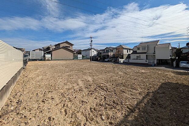 【現地写真】
南向きの明るい土地。