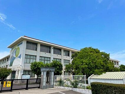 三好丘小学校 約1340～1350ｍ(徒歩17分)
