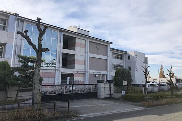 香久山小学校(約350m)