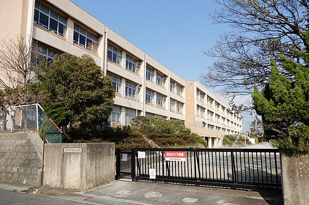 旭小学校(約1,000m)