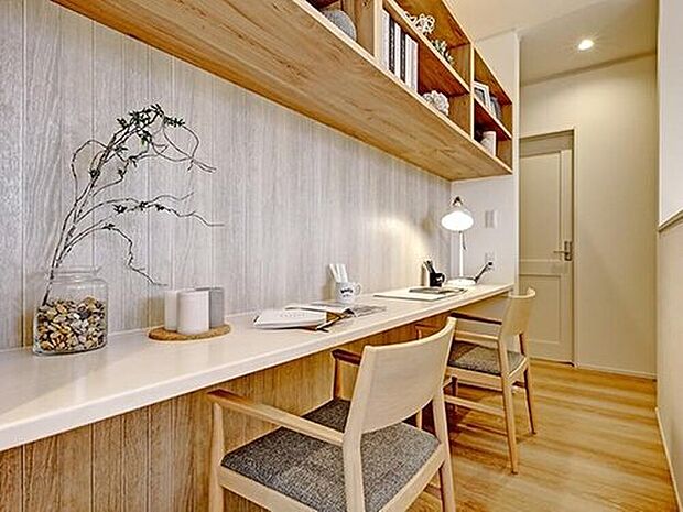 【 モデルハウス写真】当社施工例
書斎で勉強や読書も♪
