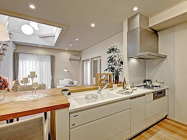 【モデルハウス写真】当社施工例
料理をしながら、家族と会話ができるキッチン♪

