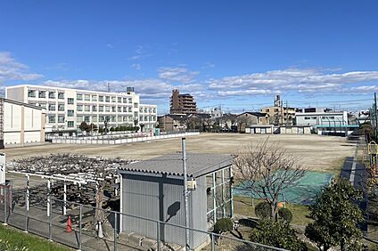 万場小学校 400ｍ～450ｍ(徒歩5分)