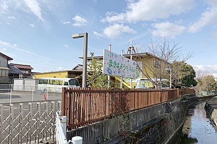 まきば幼稚園 410ｍ～420ｍ(徒歩6分)