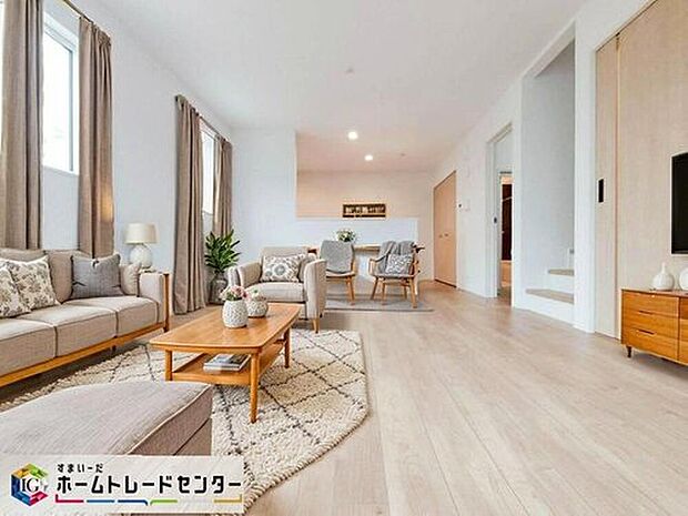 家族みんなが揃う場所だからこそ一番に陽当たりを考慮し明るくゆったりとくつろげる場所として設計しております。※こちらはCGで画像生成したイメージ画像になります。家具などは付いておりません。

