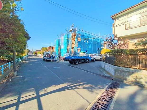 毎日のお散歩も快適な緑に恵まれた閑静な住宅地は、伸び伸びスローライフを叶えてくれます。自然豊富な季節の移ろいを身近に感じられる環境で子育てすれば、お子様もきっと素直に成長してくれるはずです！