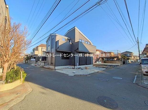 閑静な住宅地で子育て家族にピッタリ。毎日のお散歩も快適な緑に恵まれたエリアで、自然に包まれた穏やかな暮らしを実現するための、ゆとりある住環境が整っています。緑の潤いを感じながらホッと生活できそう。