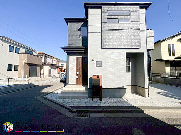 美しい緑と良好な住環境が守られてきたこの街に、新築戸建てが誕生致しました。穏やかな空気の流れる落ち着いた住環境です。ぜひ、現地へ足をお運びいただき実際の環境・陽当たりをご確認下さいませ♪
