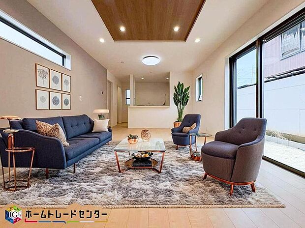 家族みんなが揃う場所だからこそ一番に陽当たりを考慮し明るくゆったりとくつろげる場所として設計しております。※こちらはCGで画像生成したイメージ画像になります。家具などは付いておりません。