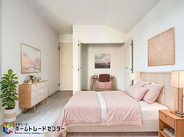 南向きの主寝室は採光も明るく風通し共に良好です。ダブルベッドのサイズのベッドを配置しても十分な広さを確保できる寝室です♪※こちらはCGなどで画像生成したイメージ画像となります。
