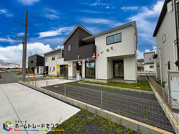 美しい緑と良好な住環境が守られてきたこの街に、新築戸建てが誕生致しました。穏やかな空気の流れる落ち着いた住環境です。ぜひ、現地へ足をお運びいただき実際の環境・陽当たりをご確認下さいませ♪