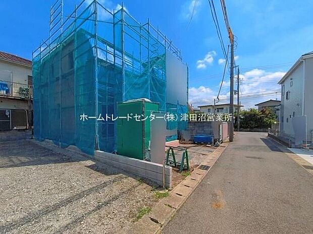四季を通じて自然と触れ合えるスポットが周辺には盛りだくさん!お散歩やジョギング、週末のご家族での遊びに最適です。目の前に広がる開放感とゆとり、暮らしの夢を育む理想の住まいがここにはあります。