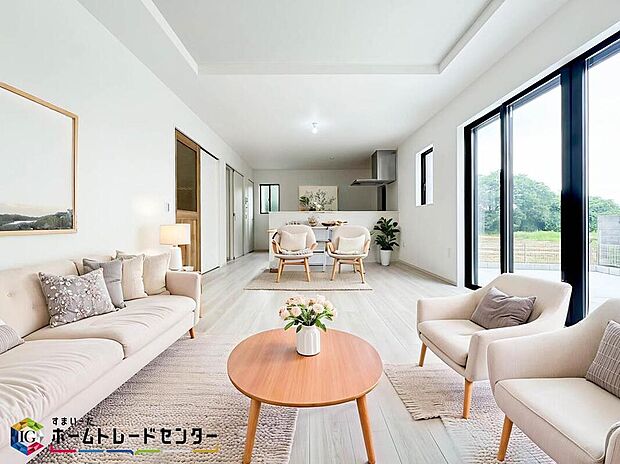家族みんなが揃う場所だからこそ一番に陽当たりを考慮し明るくゆったりとくつろげる場所として設計しております。※こちらはCGで画像生成したイメージ画像になります。家具などは付いておりません。