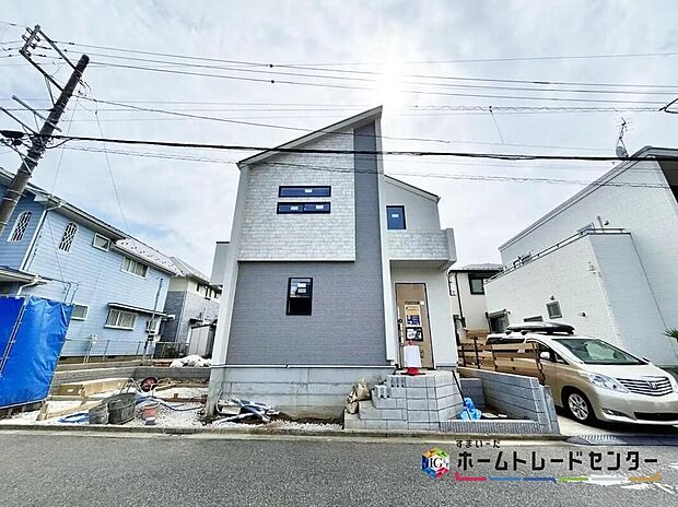 人気の低層住居専用地域は落ち着いた住環境。家族みんなが揃う場所だからこそ一番に陽当たりを考慮し明るくゆったりとくつろげる場所として設計しております。