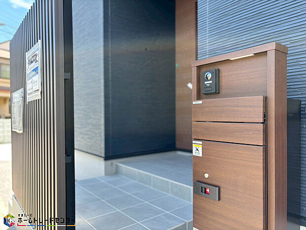 【玄関】家の第一印象は玄関で決まるくらい重要な場所。玄関は家の顔といわれますが我が家のセンスをさりげなく感じさせる魅力ある玄関造りも楽しみの一つ。帰宅する度に家族がほっとできる心地よい空間造りも大切ですね♪