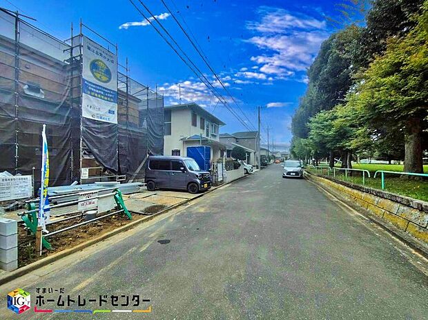 【前面道路含む現地写真】この風景が暮らしの一部に。毎日がイキイキと笑顔溢れる暮らしの始まりです♪ぜひ一度この見晴らしを体感してみませんか♪ご都合の良い時 自由に外観ご覧になれます。ご内見ご希望の際はぜひお気軽にご連絡下さい♪