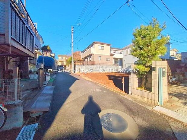 【前面道路含む現地写真】この風景が暮らしの一部に。毎日がイキイキと笑顔溢れる暮らしの始まりです♪ぜひ一度この見晴らしを体感してみませんか♪ご都合の良い時　自由に外観ご覧になれます。ご内見ご希望の際はぜひお気軽にご連絡下さい♪