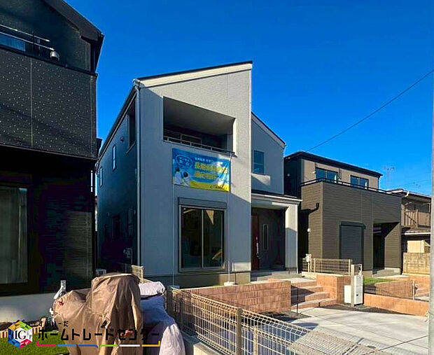 【現地外観写真】美しい緑と良好な住環境が守られてきたこの街に、新築戸建てが誕生致しました。穏やかな空気の流れる落ち着いた住環境です。ぜひ、現地へ足をお運びいただき実際の環境・陽当たりをご確認下さいませ♪