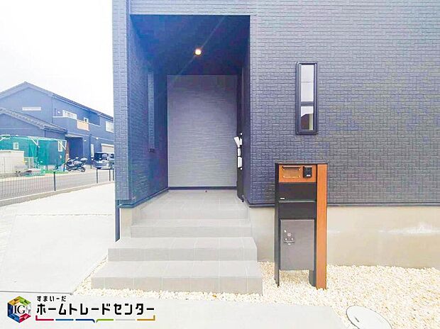 【玄関】家の第一印象は玄関で決まるくらい重要な場所。玄関は家の顔といわれますが我が家のセンスをさりげなく感じさせる魅力ある玄関造りも楽しみの一つ。帰宅する度に家族がほっとできる心地よい空間造りも大切ですね♪