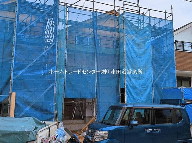 【前面道路含む現地写真】閑静な住宅地で子育て家族にピッタリ。毎日のお散歩も快適な緑に恵まれたエリアで、自然に包まれた穏やかな暮らしを実現するための、ゆとりある住環境が整っています。緑の潤いを感じながらホッと生活できそう。