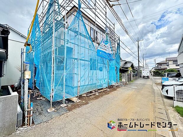 【前面道路含む現地写真】毎日のお散歩も快適な緑に恵まれた閑静な住宅地は、伸び伸びスローライフを叶えてくれます。自然豊富な季節の移ろいを身近に感じられる環境で子育てすれば、お子様もきっと素直に成長してくれるはずです!