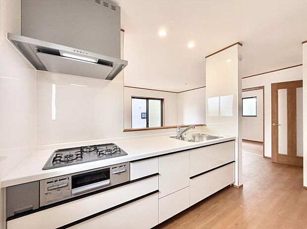 ■シンプルで機能的、毎日使いやすいキッチン