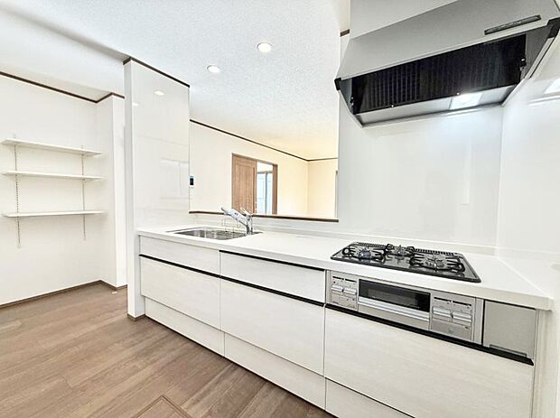 ■シンプルで機能的、毎日使いやすいキッチン